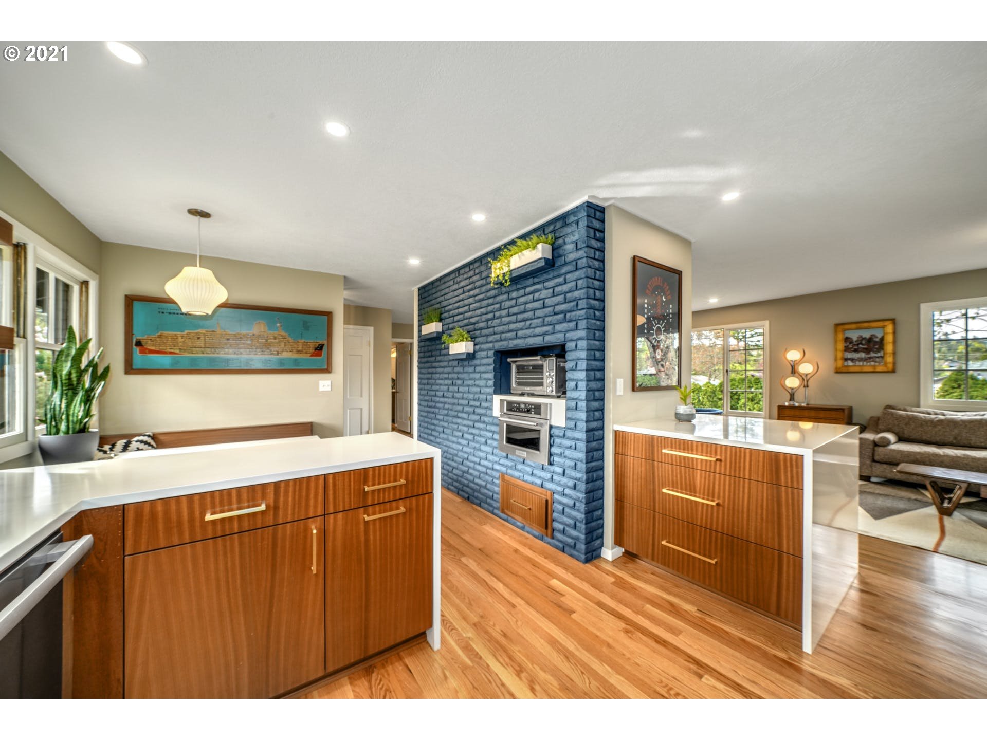 9055 Southwest Jamieson Road Portland, OR 97225 - Photo 10 of 32 Gallery Image 10