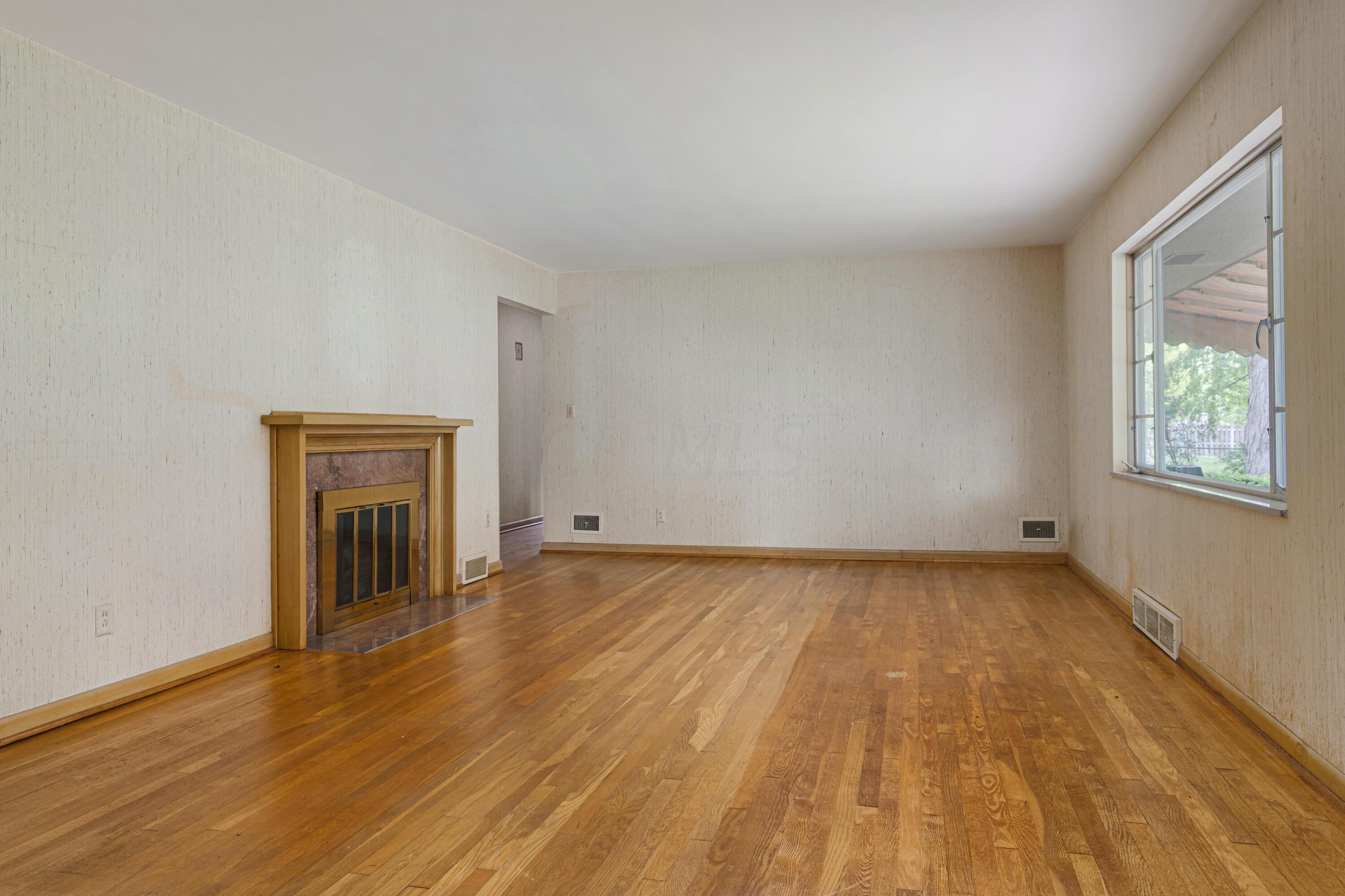3885 Chevington Road Columbus, OH 43220 - Photo 15 of 34 Beautiful Hardwoods