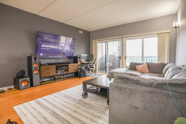 $2,500 | 4625 West Lawrence Avenue, Unit 203, Chicago, IL 60630