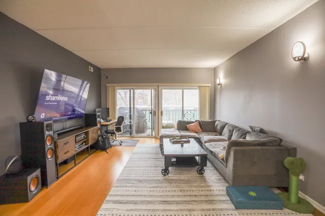 $2,500 | 4625 West Lawrence Avenue, Unit 203, Chicago, IL 60630