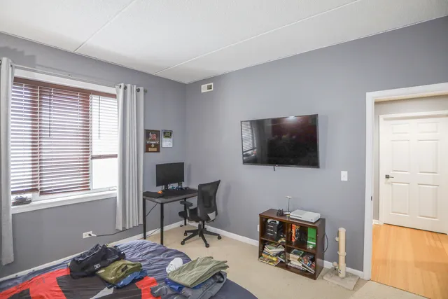 $2,500 | 4625 West Lawrence Avenue, Unit 203, Chicago, IL 60630