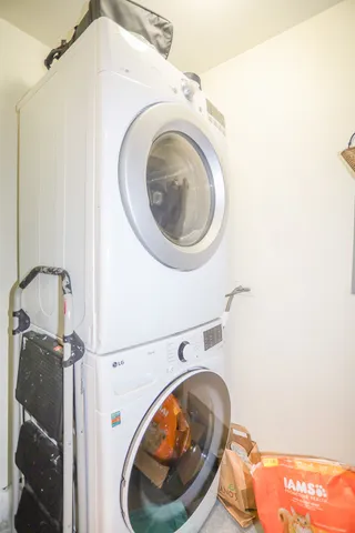 $2,500 | 4625 West Lawrence Avenue, Unit 203, Chicago, IL 60630