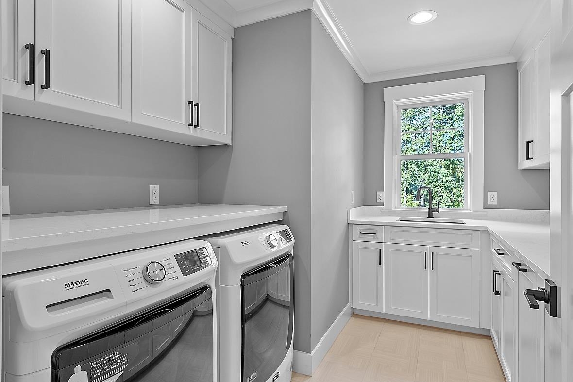 4 Leeds Road Windham, NH 03087 - Photo 19 of 40