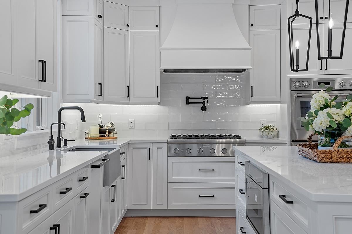 4 Leeds Road Windham, NH 03087 - Photo 3 of 40