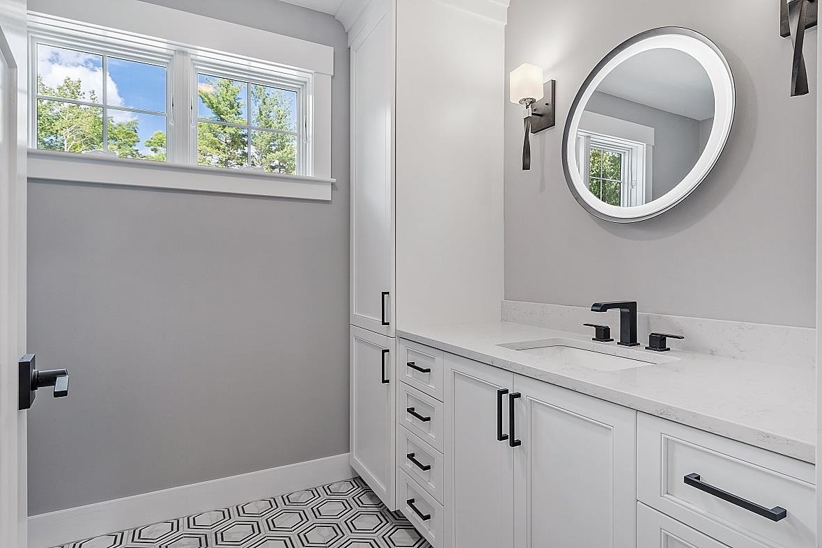 4 Leeds Road Windham, NH 03087 - Photo 34 of 40