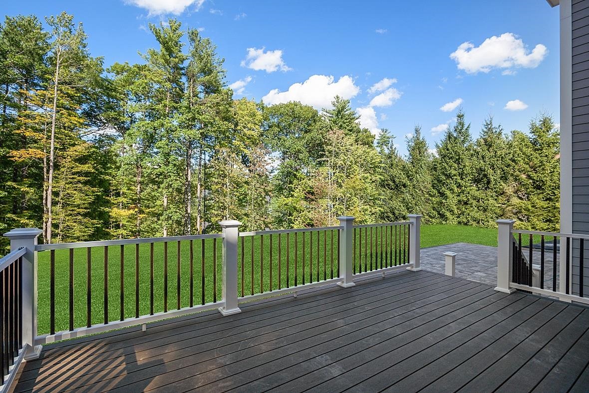 4 Leeds Road Windham, NH 03087 - Photo 38 of 40