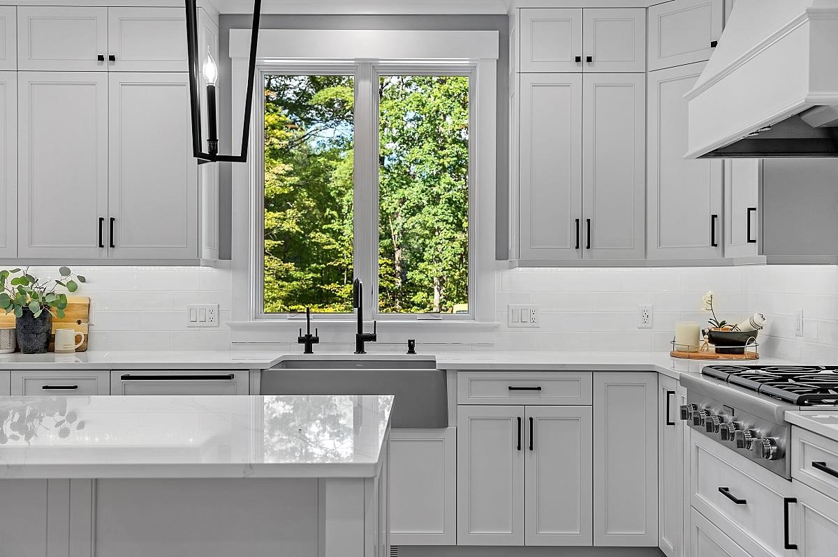 4 Leeds Road Windham, NH 03087 - Photo 4 of 40