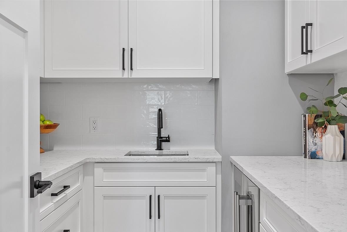 4 Leeds Road Windham, NH 03087 - Photo 9 of 40