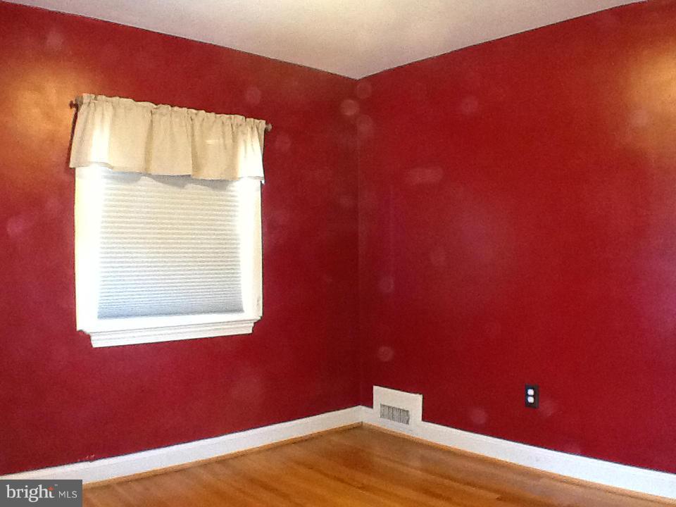 9501 Warren Street Silver Spring, MD 20910 - Photo 24 of 30 Bedroom # 2