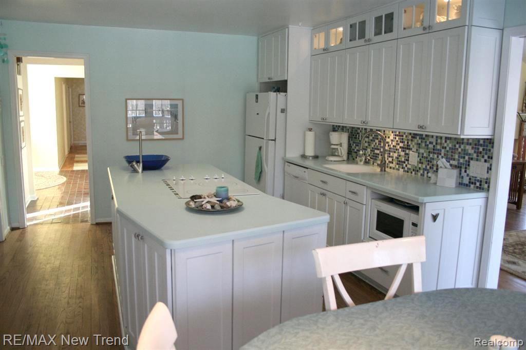 5200 Rector Court Bloomfield Hills, MI 48302 - Photo 10 of 25 New Island Kitchen w/ Corian