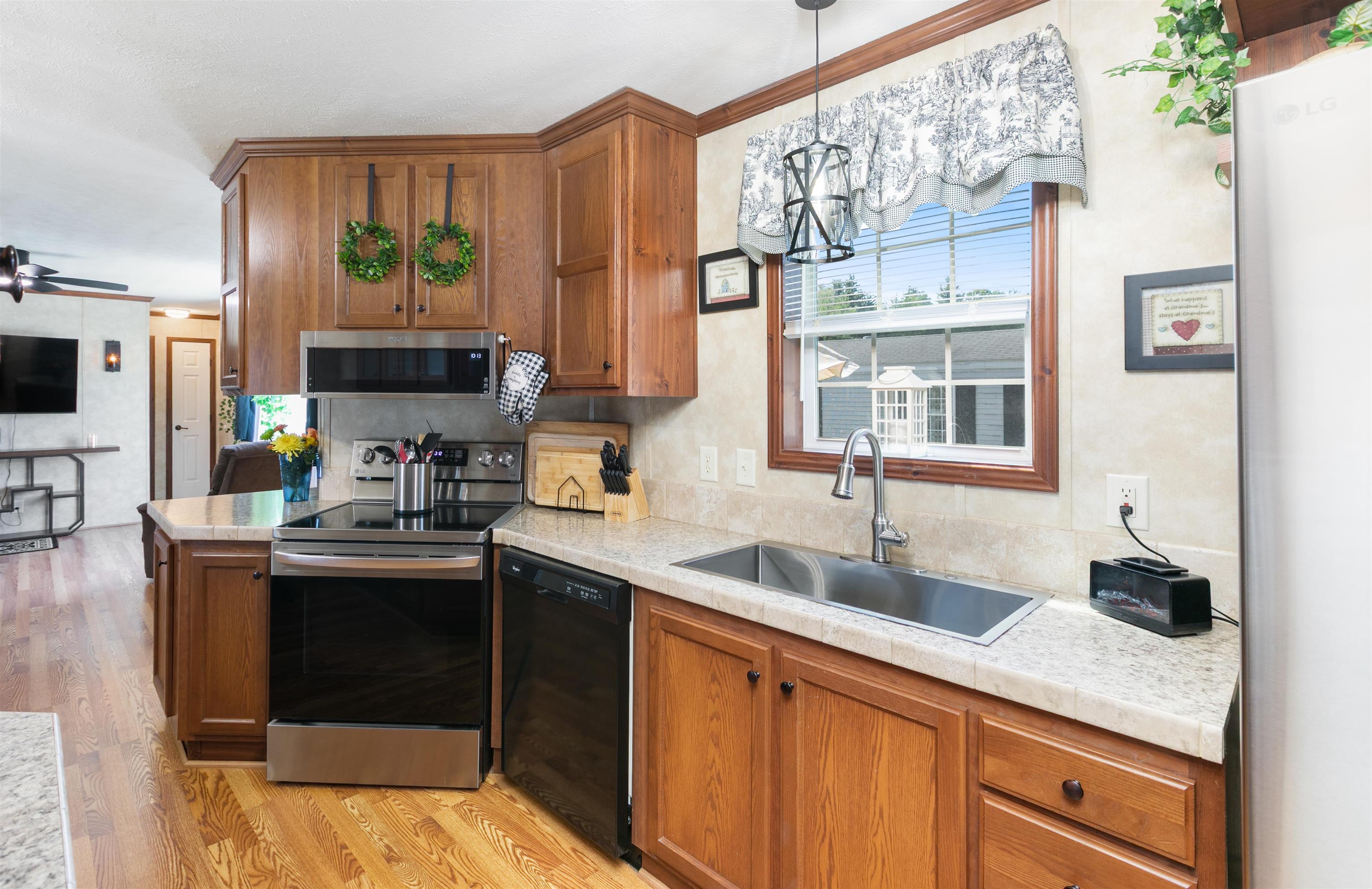 29 Lowell Road, Unit 18 Salem, NH 03079 - Photo 14 of 25