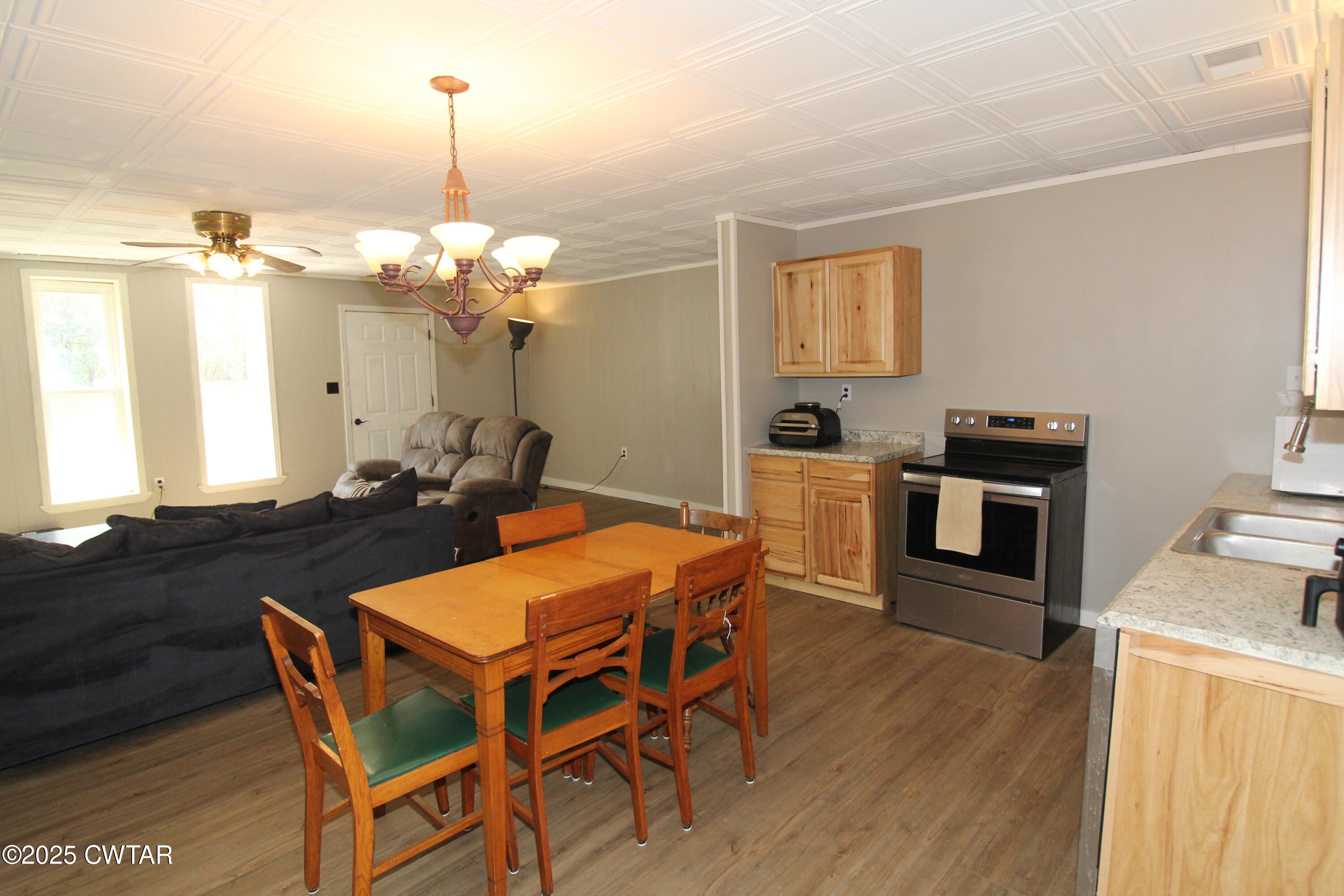 152 Hunter Jones Road Milan, TN 38358 - Photo 14 of 31 a dining room with furniture and wooden floor