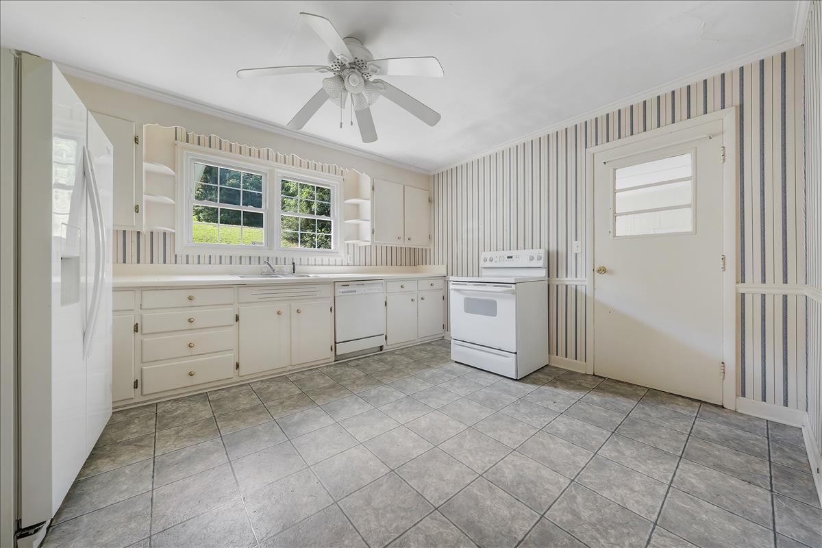 2675 Doe Run Road Rocky Mount, VA 24151 - Photo 2 of 21 Kitchen