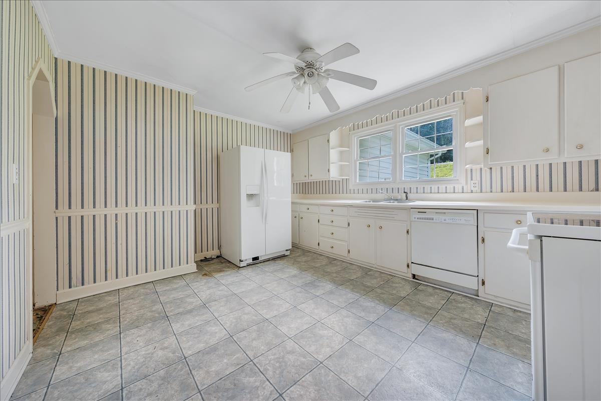 2675 Doe Run Road Rocky Mount, VA 24151 - Photo 3 of 21 Kitchen
