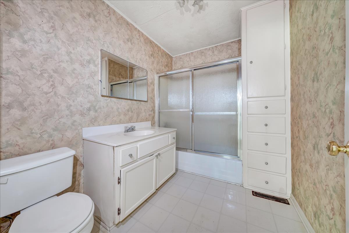 2675 Doe Run Road Rocky Mount, VA 24151 - Photo 8 of 21 Full Bath
