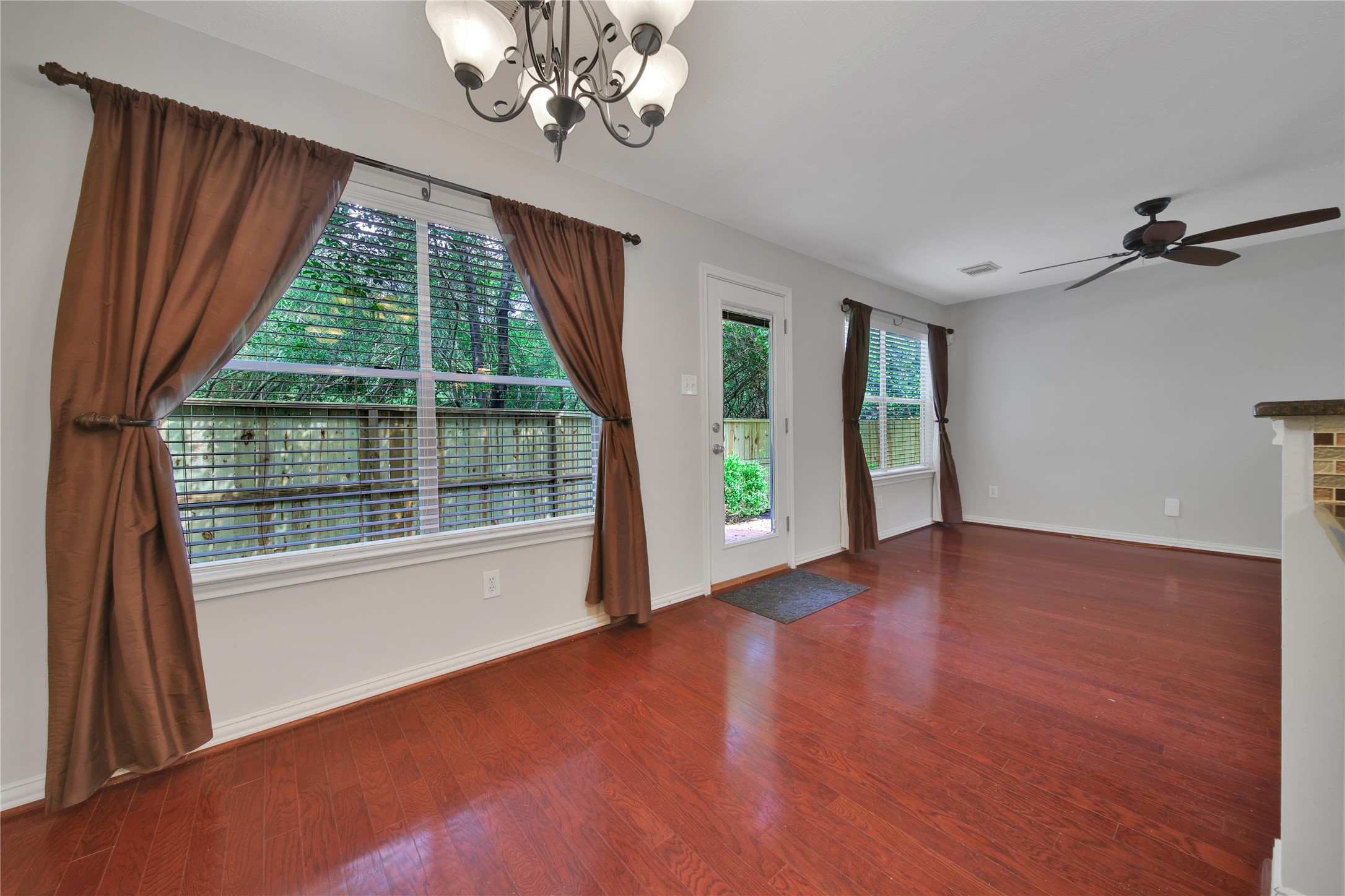 26 North Walden Elms Circle The Woodlands, TX 77382 - Photo 12 of 25