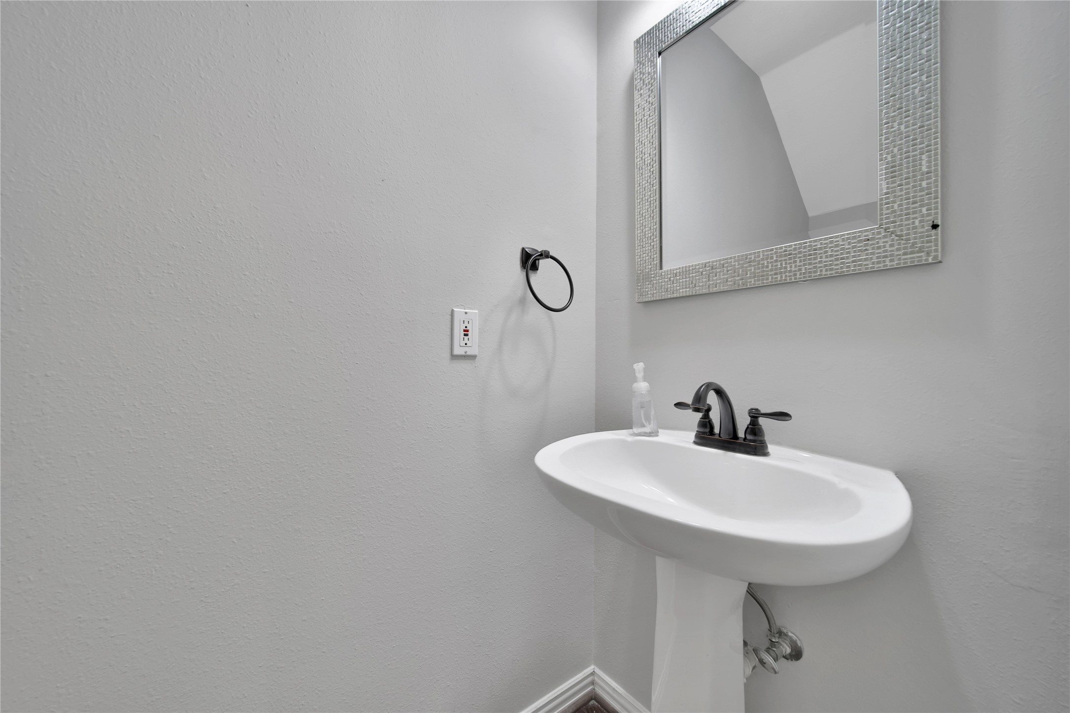 26 North Walden Elms Circle The Woodlands, TX 77382 - Photo 13 of 25