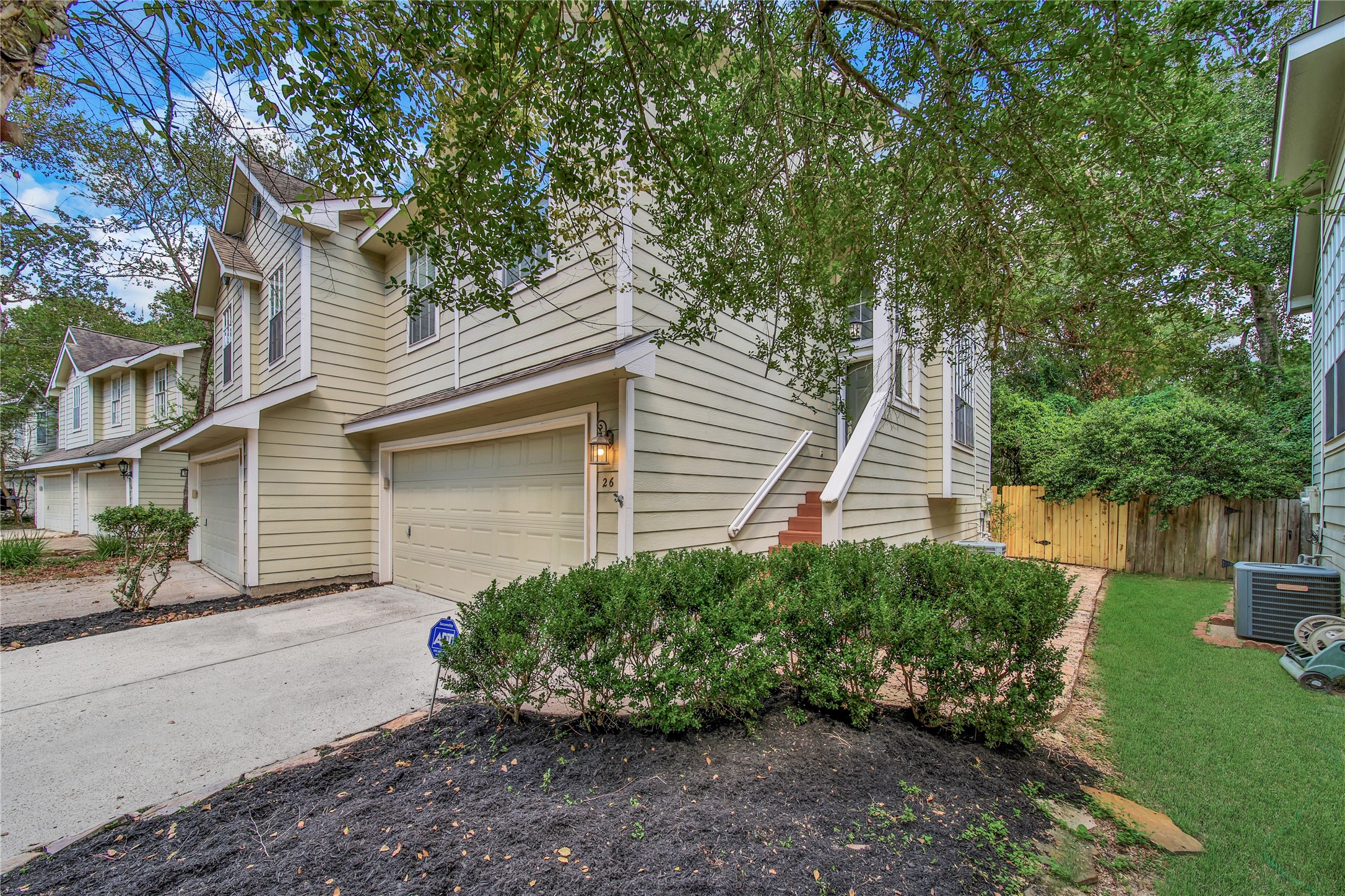 26 North Walden Elms Circle The Woodlands, TX 77382 - Photo 2 of 25