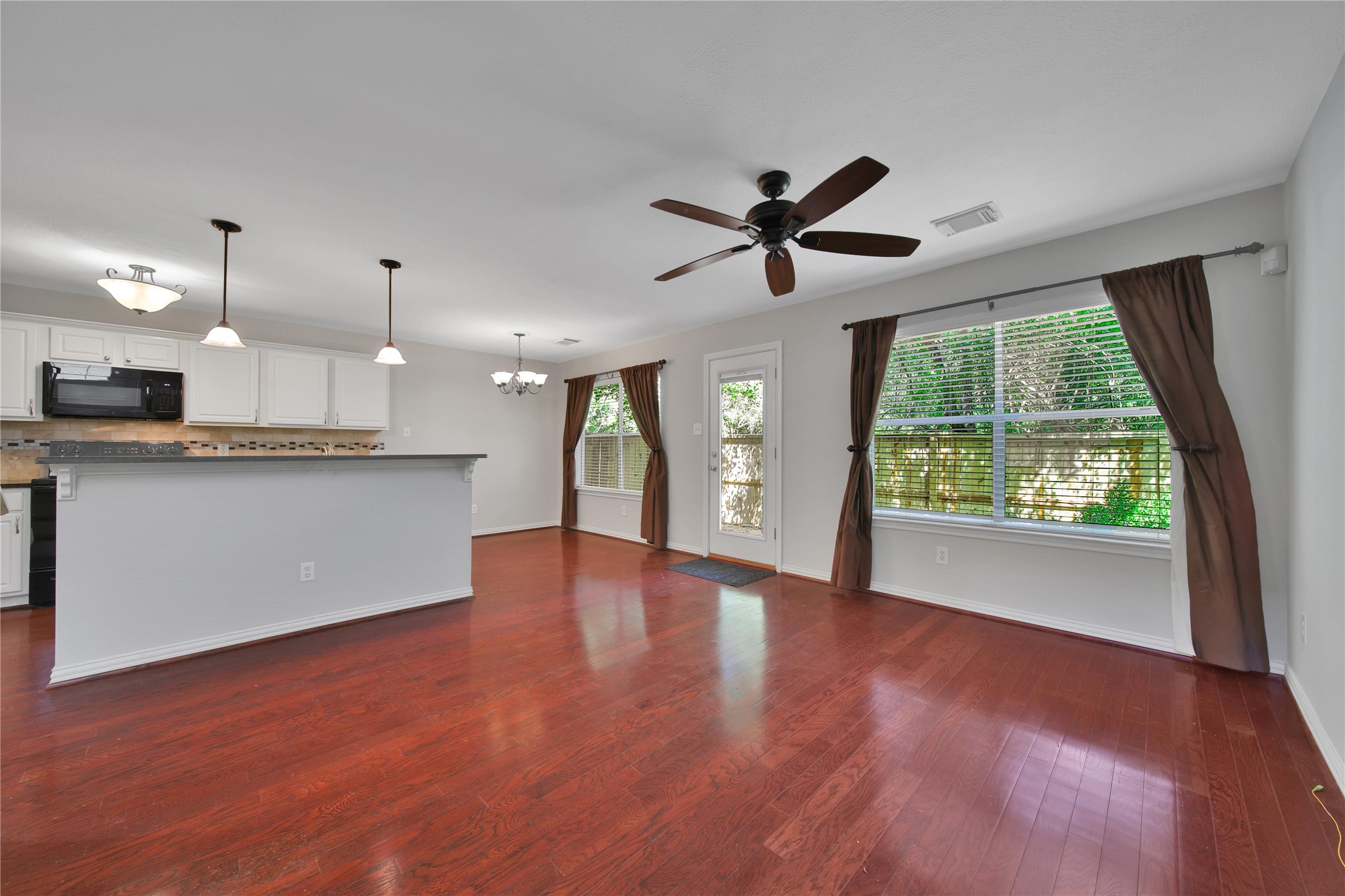 26 North Walden Elms Circle The Woodlands, TX 77382 - Photo 7 of 25