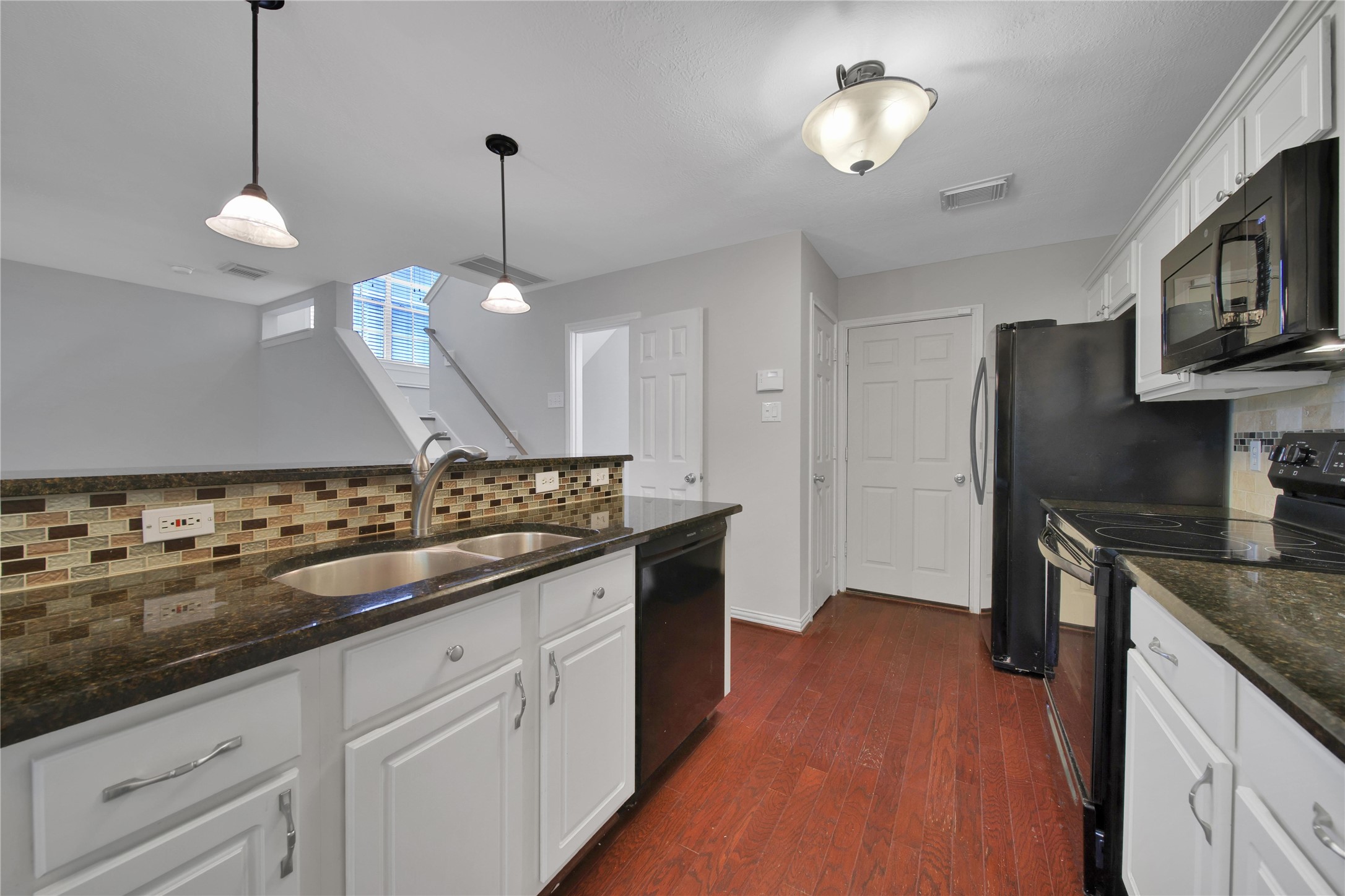 26 North Walden Elms Circle The Woodlands, TX 77382 - Photo 8 of 25