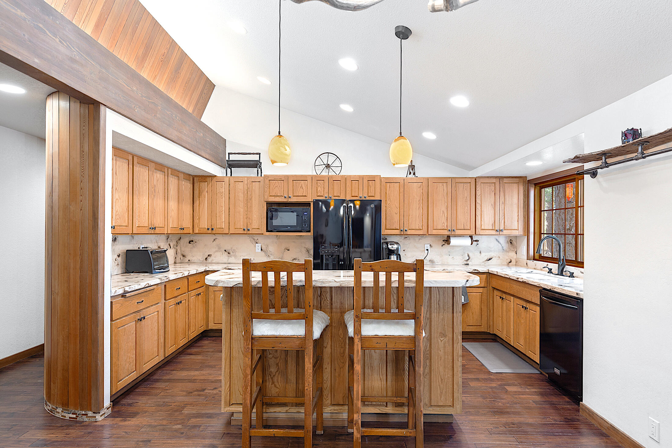 150 Combs Drive Merlin, OR 97532 - Photo 10 of 58 125A9696