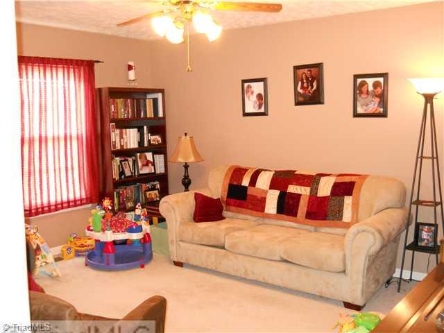1065 Laurel Crest Road King, NC 27021 - Photo 4 of 16 Living Room. Great sixe Livingroom with lots of light!