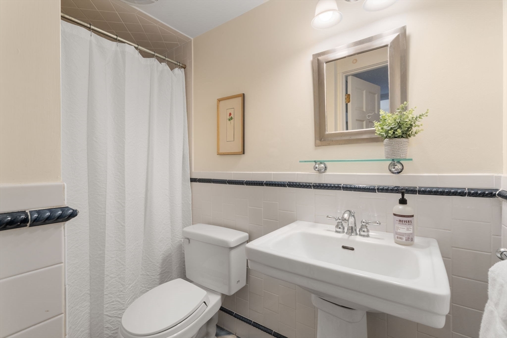 8 Avon Road Wellesley, MA 02482 - Photo 13 of 28