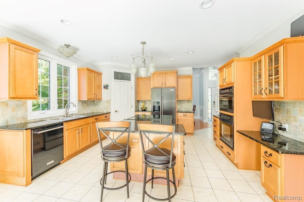 26900 Drake Road Farmington, MI 48331 - Photo 5 of 46 Spacious kitchen, abundant cabinetry, extensive granite counter space