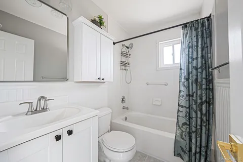 $299,990 | 600 Fulton Street, Unit V2, Farmingdale, NY 11735