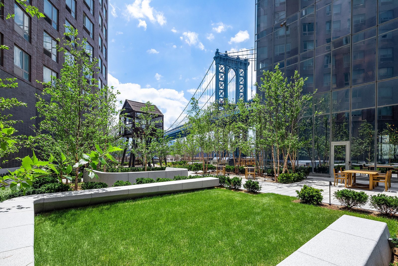 252 South Street, Unit 71F Manhattan, NY 10002 - Photo 13 of 16 a garden view with a sitting space