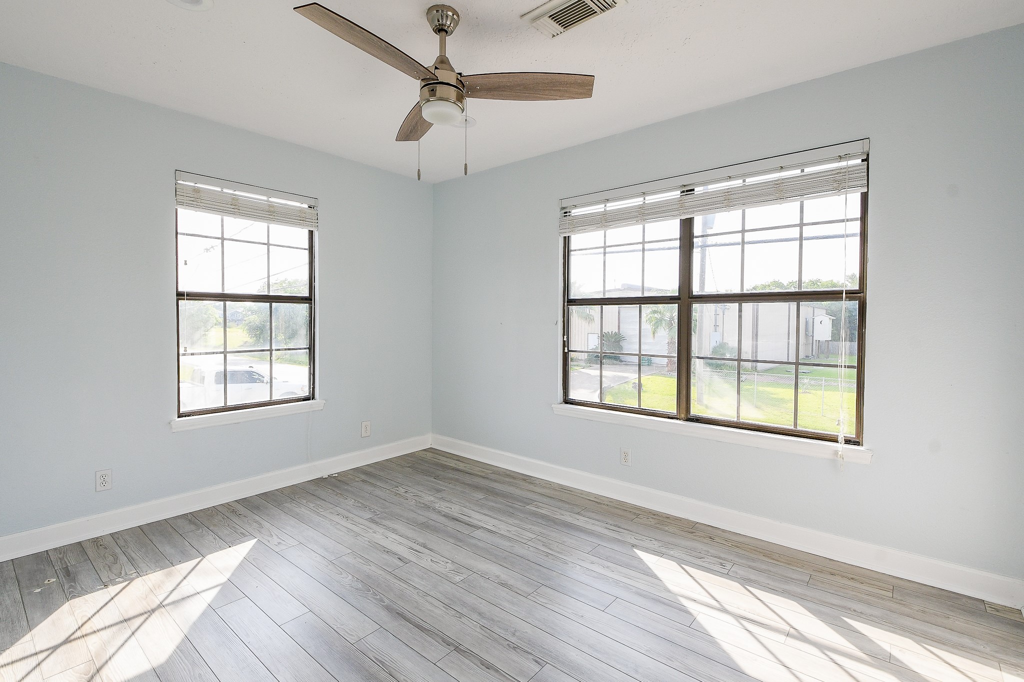 1615 Railroad Street San Leon, TX 77539 - Photo 37 of 45