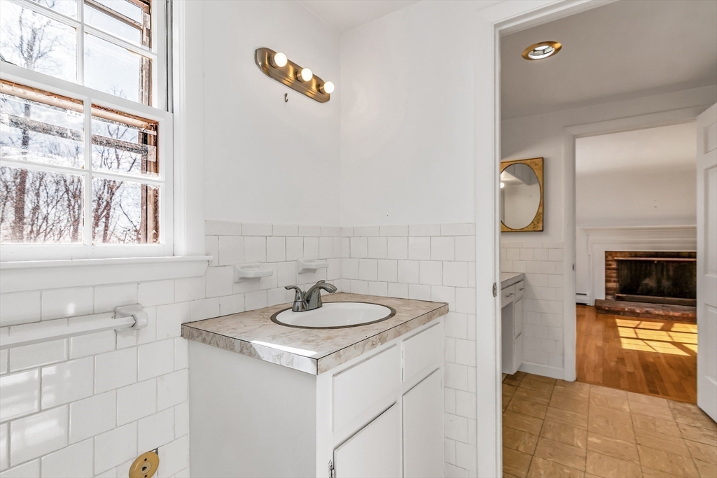 955 Hale Street Beverly, MA 01915 - Photo 29 of 32 a bathroom with a sink and a mirror