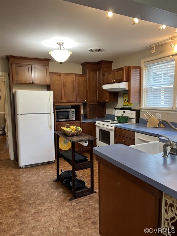7508 Marilea Road Richmond, VA 23225 - Photo 10 of 30 Updated kitchen cabinets - refrigerator, stove, washer and dryer all convey