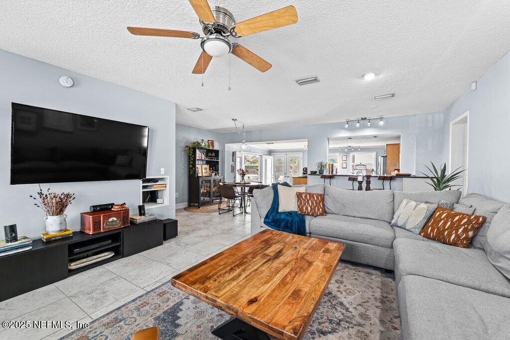 718 Vecuna Road Atlantic Beach, FL 32233 - Photo 3 of 40 P1154614.JPG-SMALL