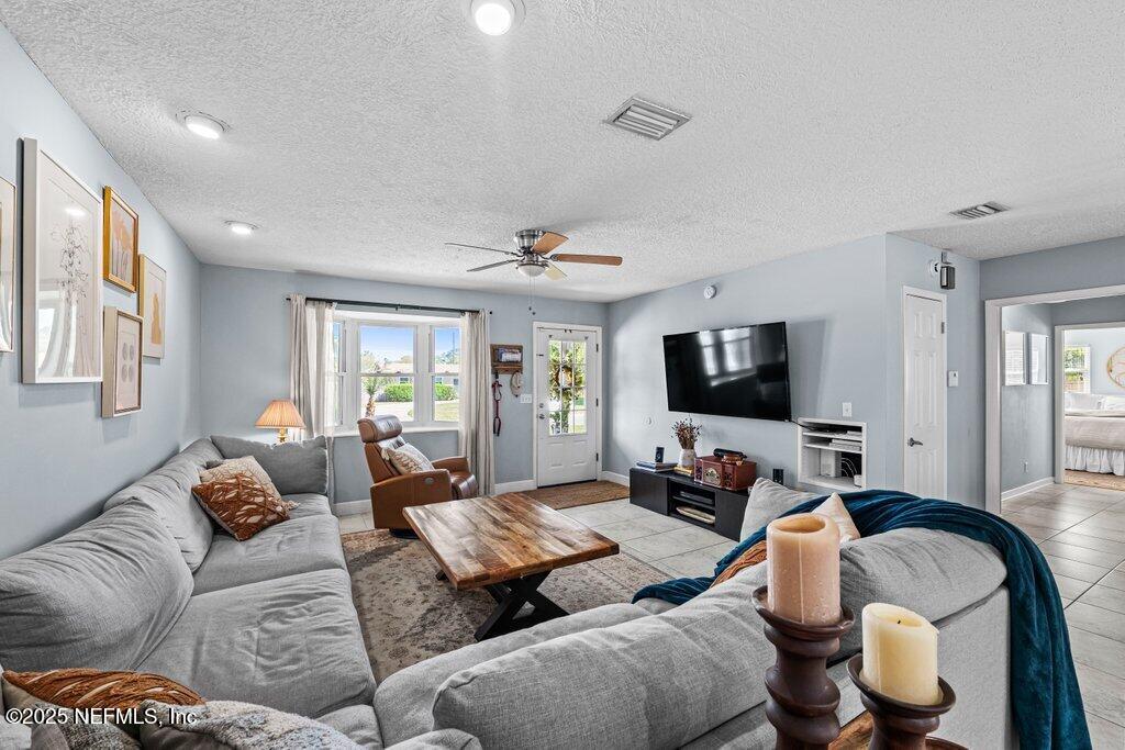 718 Vecuna Road Atlantic Beach, FL 32233 - Photo 5 of 40 P1154624.JPG-SMALL