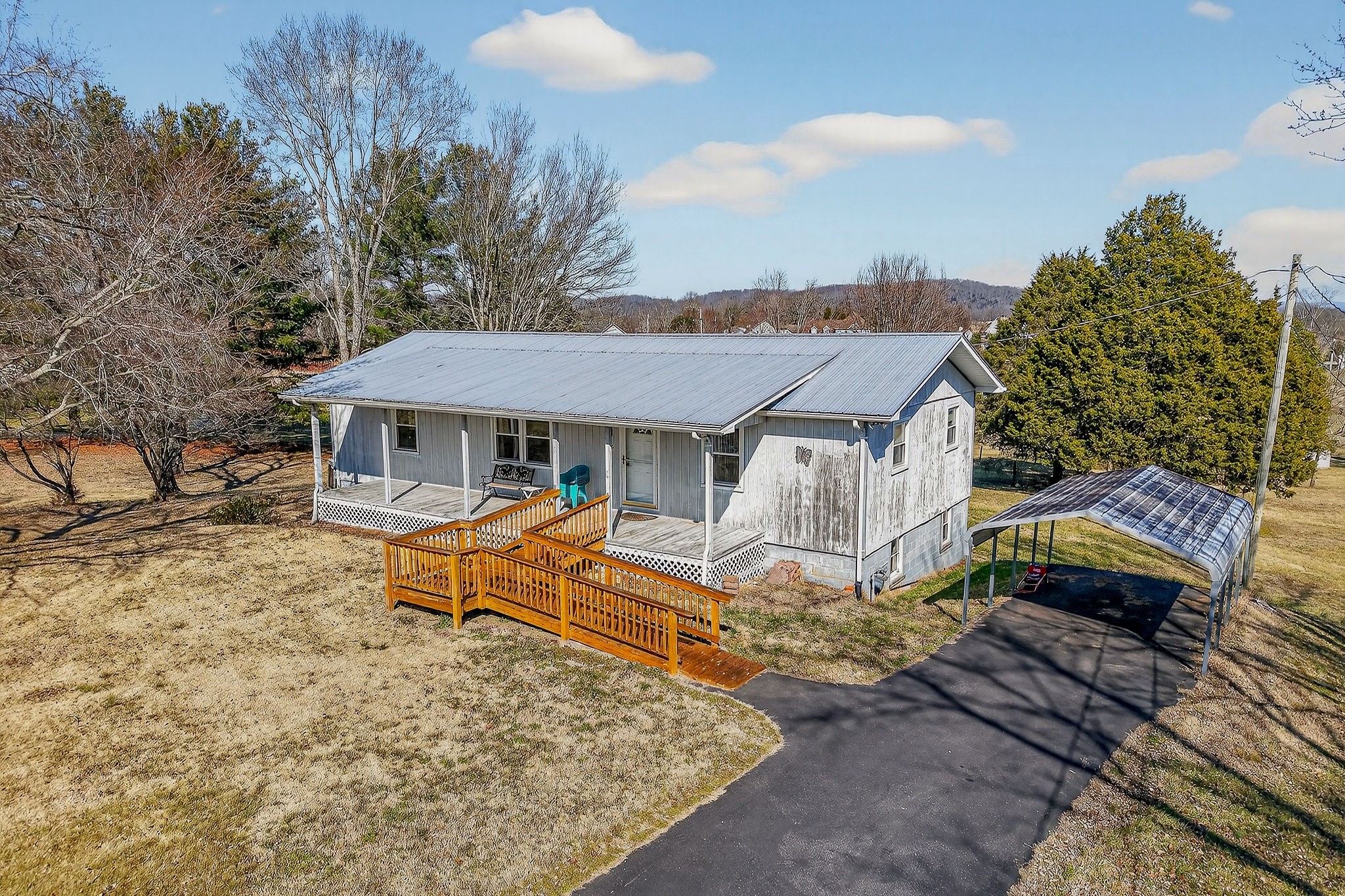 566 Turntable Road Sparta, TN 38583 - Photo 2 of 48 a front view of a house with a yard
