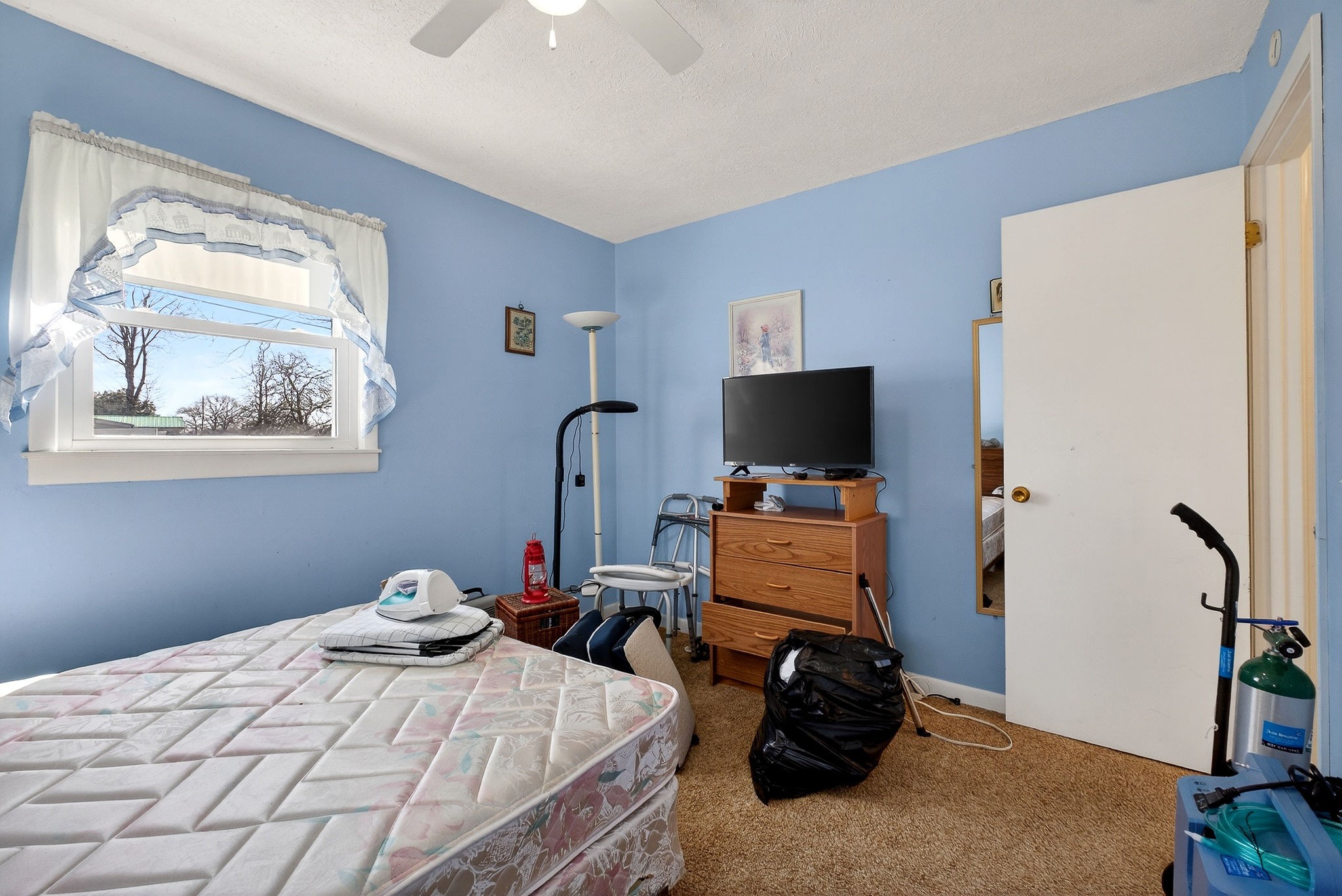 566 Turntable Road Sparta, TN 38583 - Photo 26 of 48 a bedroom that has a bed and a flat screen tv