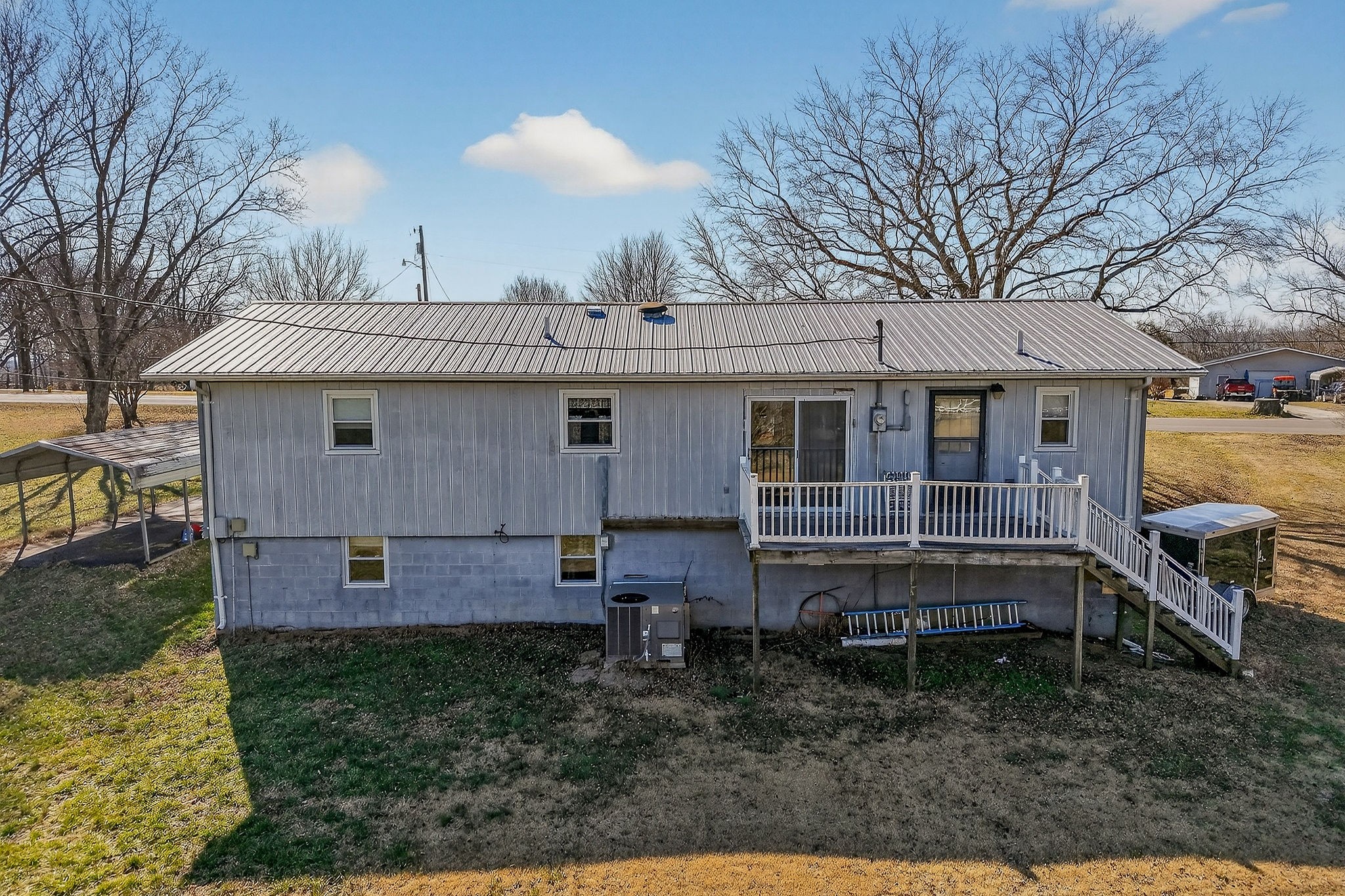566 Turntable Road Sparta, TN 38583 - Photo 4 of 48 a view of a house with a yard