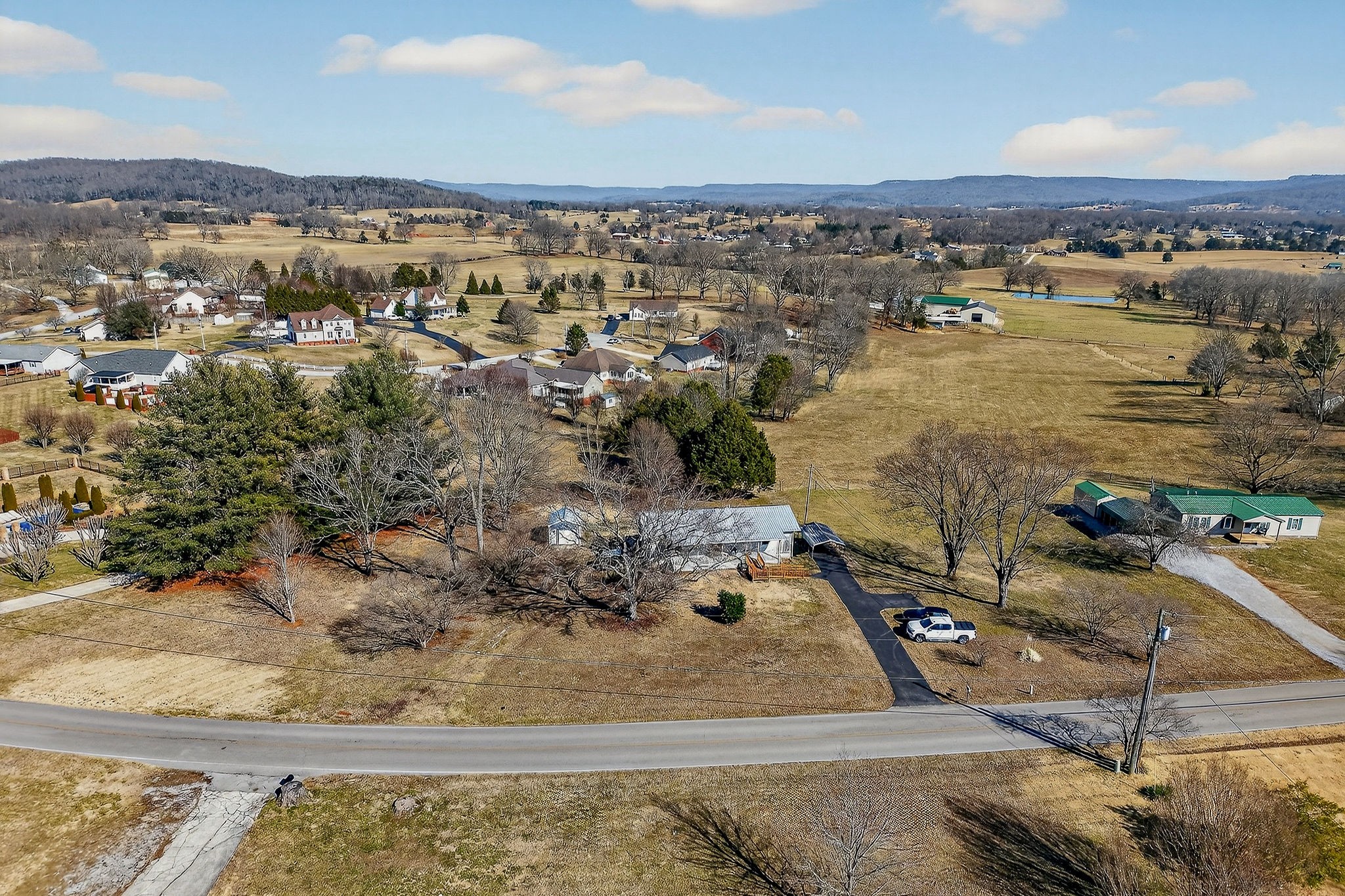 566 Turntable Road Sparta, TN 38583 - Photo 5 of 48