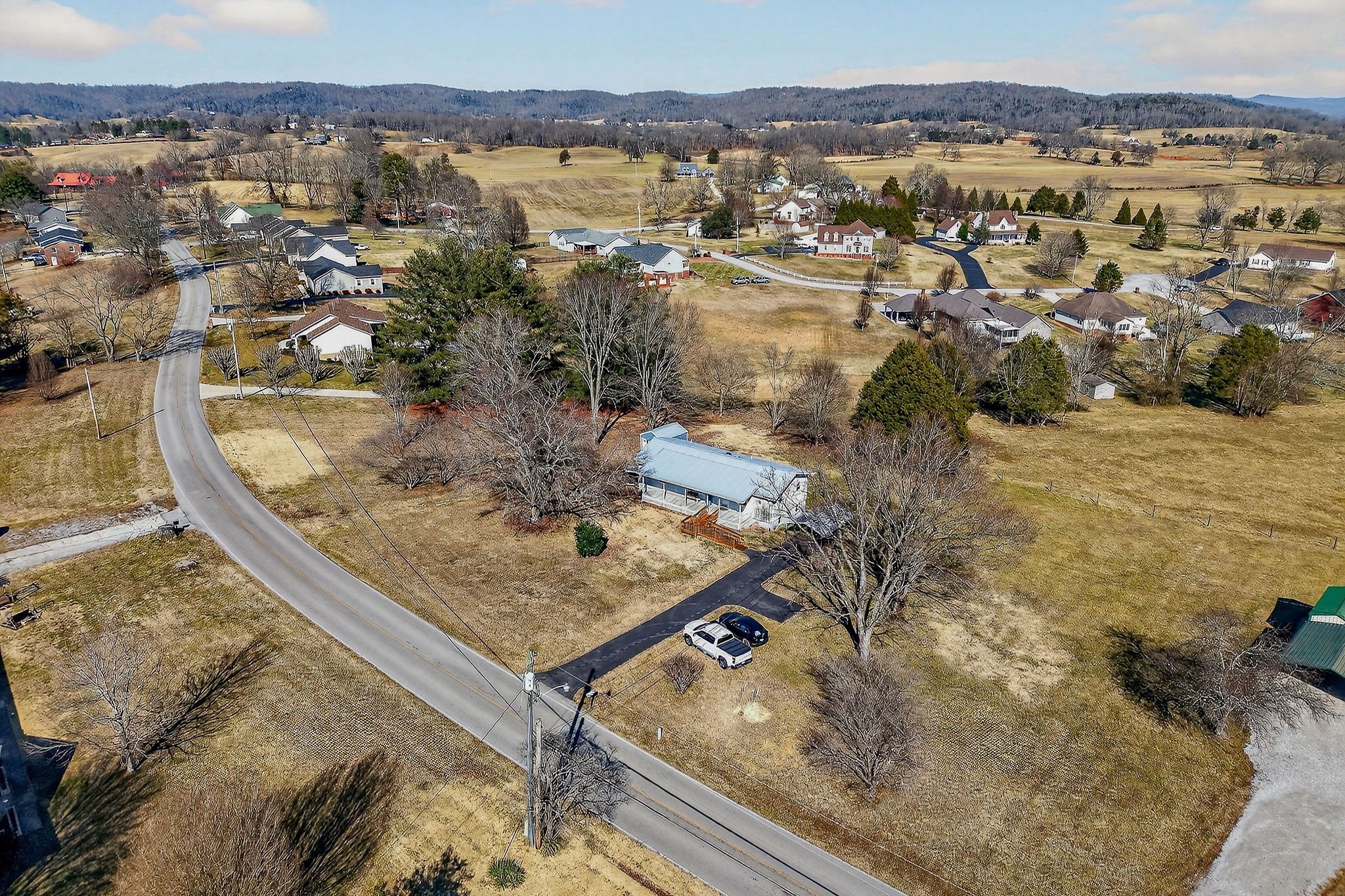 566 Turntable Road Sparta, TN 38583 - Photo 6 of 48 a view of a city