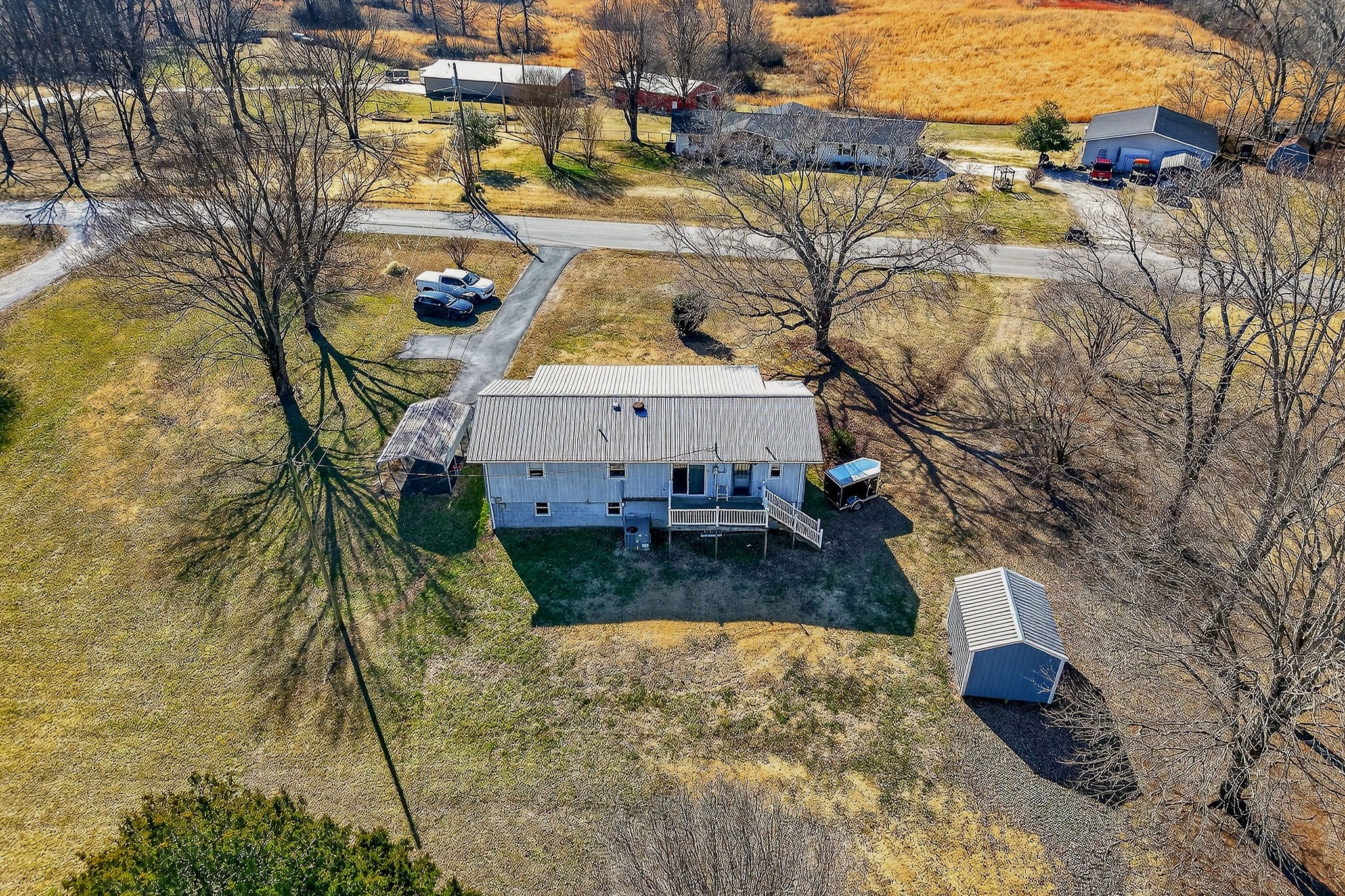 566 Turntable Road Sparta, TN 38583 - Photo 10 of 48 a picture of houses with yard