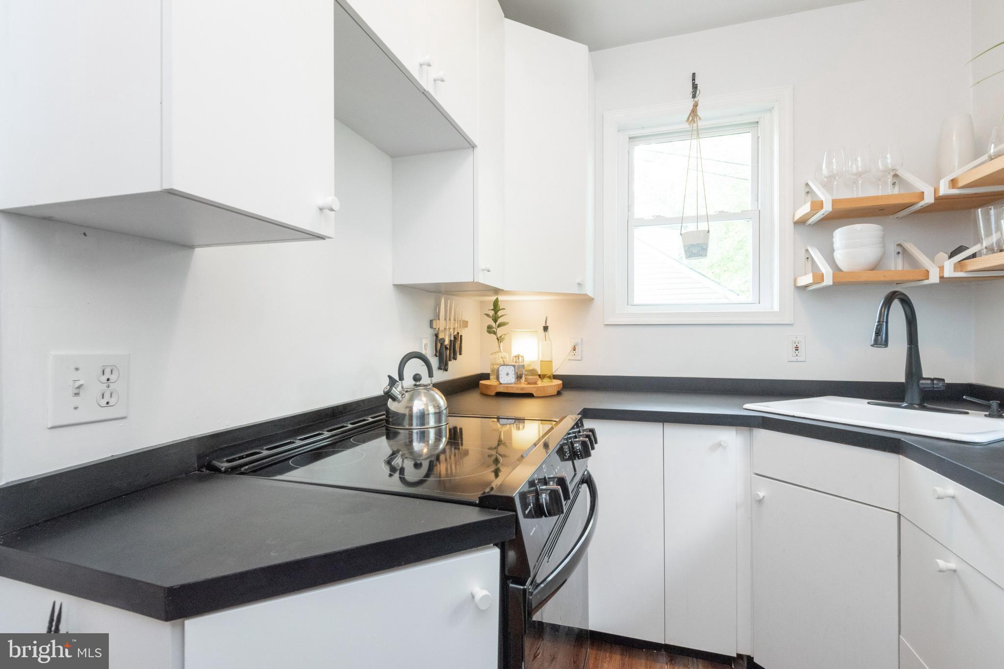 827 Cedarcroft Road Baltimore, MD 21212 - Photo 11 of 29 Bright kitchen!