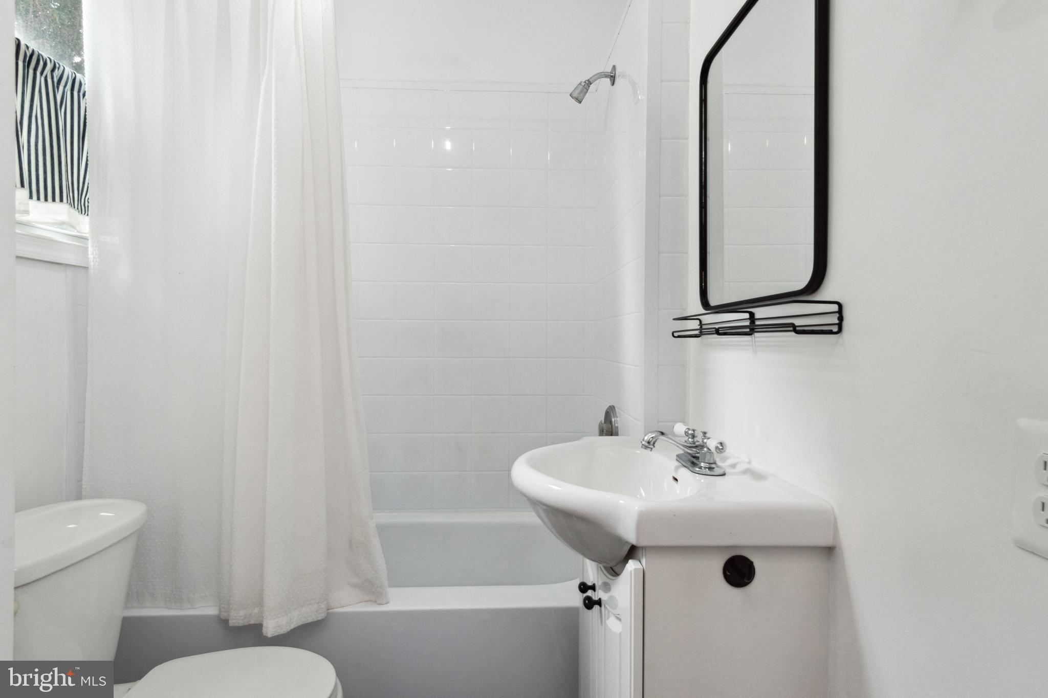 827 Cedarcroft Road Baltimore, MD 21212 - Photo 14 of 29 Full bath with tub shower combo