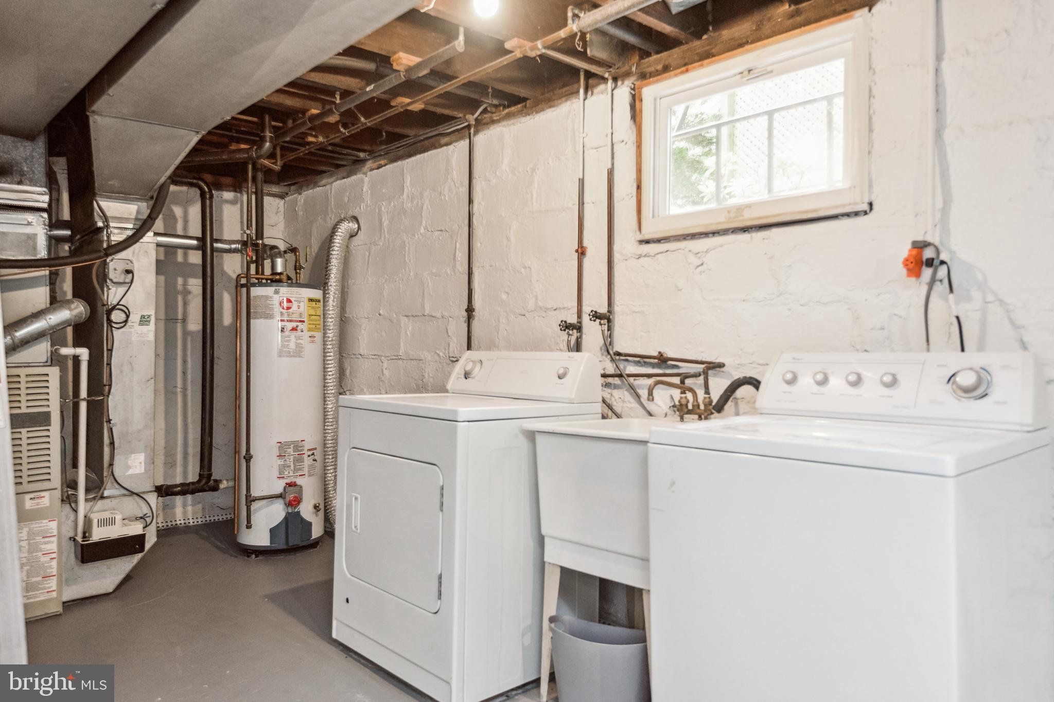 827 Cedarcroft Road Baltimore, MD 21212 - Photo 23 of 29 Laundry area