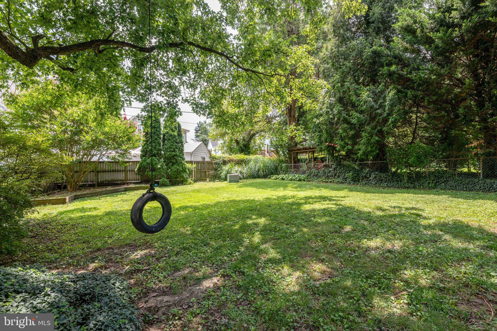 827 Cedarcroft Road Baltimore, MD 21212 - Photo 26 of 29 Quiet fenced back yard is a highlight!
