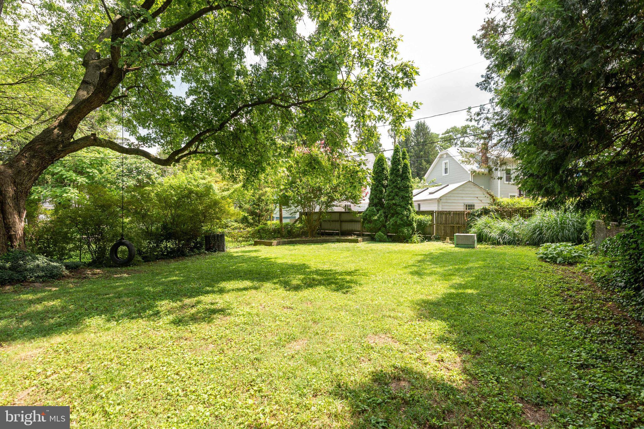827 Cedarcroft Road Baltimore, MD 21212 - Photo 27 of 29 Quiet fenced back yard