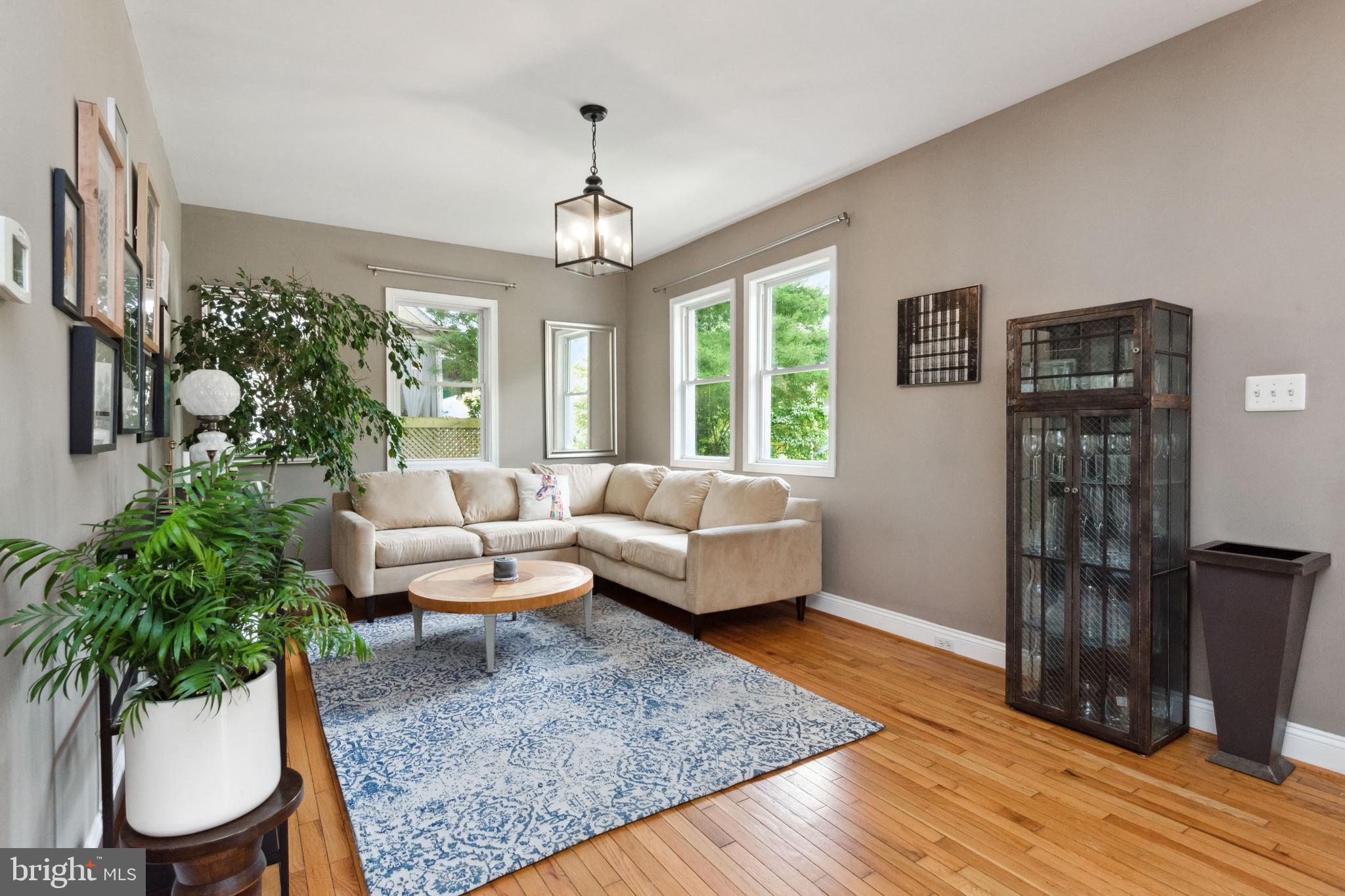 827 Cedarcroft Road Baltimore, MD 21212 - Photo 4 of 29 Living Room