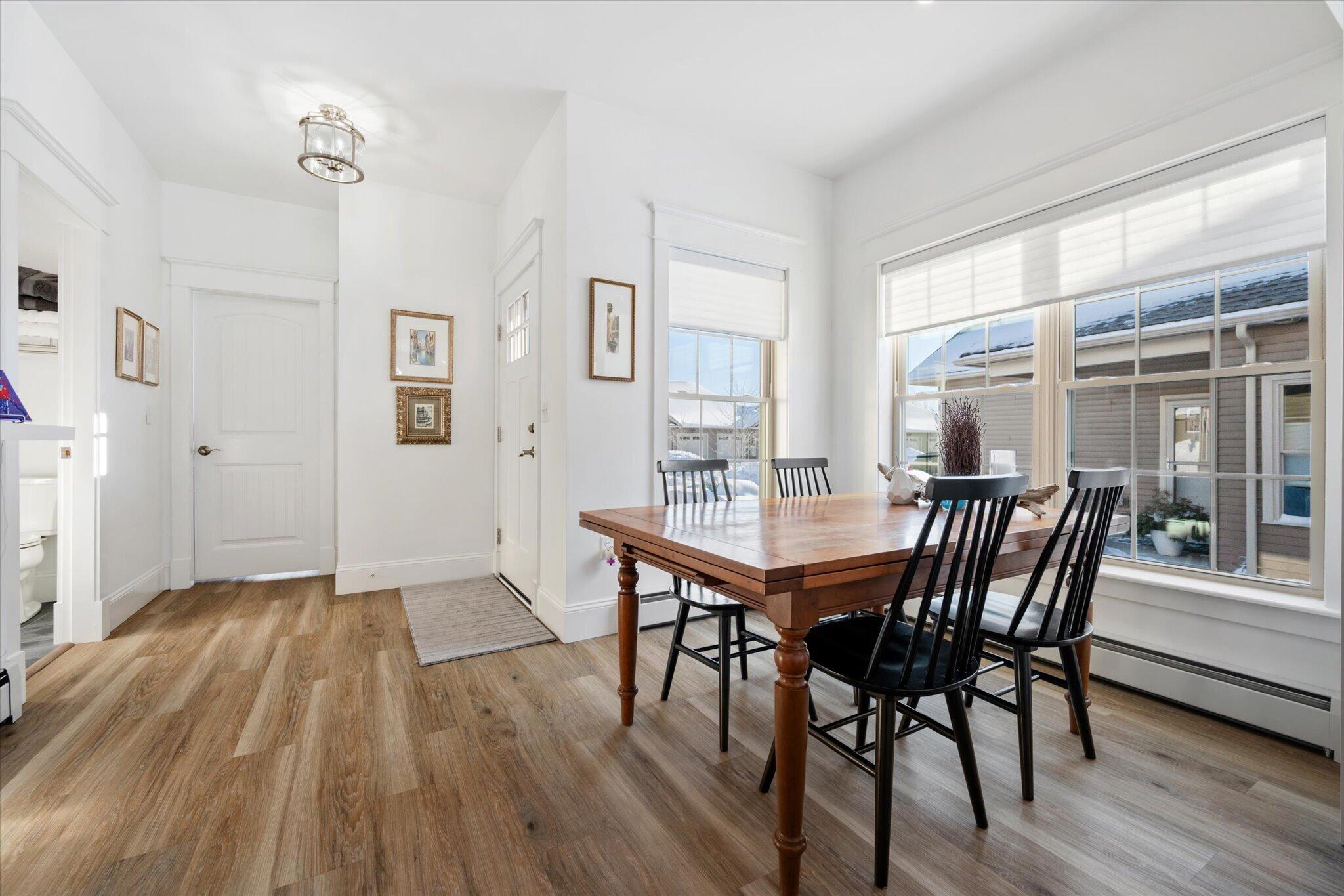 23 Killarney Court Bangor, ME 04401 - Photo 5 of 34 11-Entry, Dining