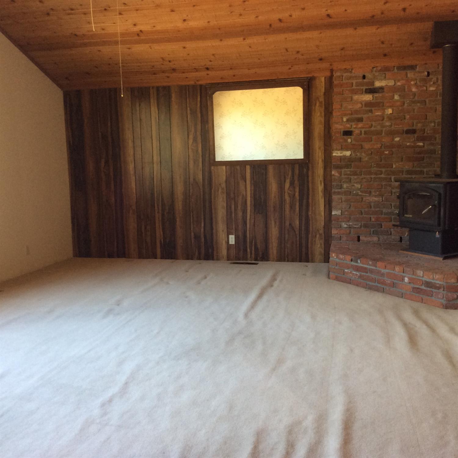 16444 Water Gap Road Williams, OR 97544 - Photo 21 of 34 Great room with wood stove