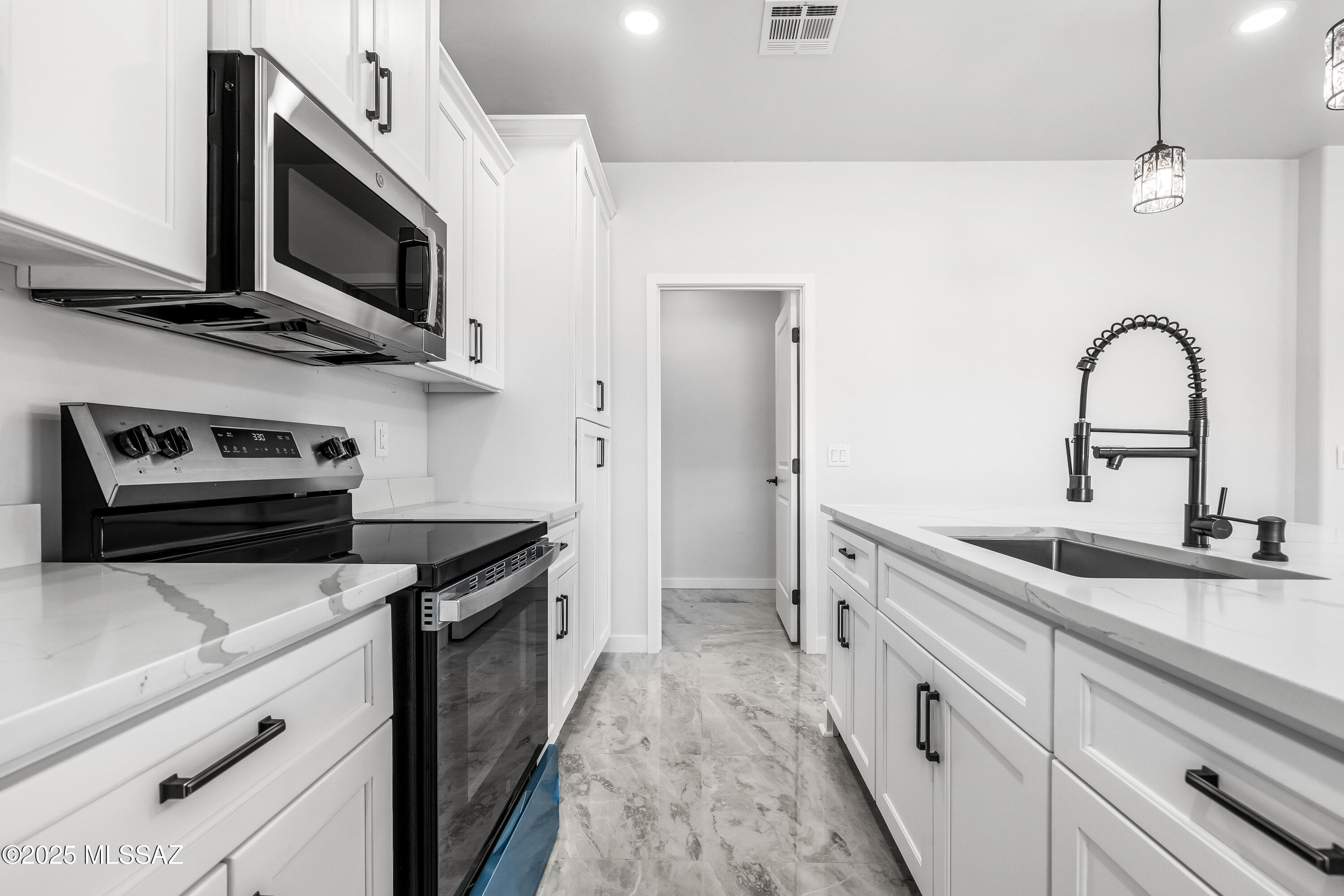 1792 Circulo Canada Rio Rico, AZ 85648 - Photo 12 of 29 Gallery Image 12